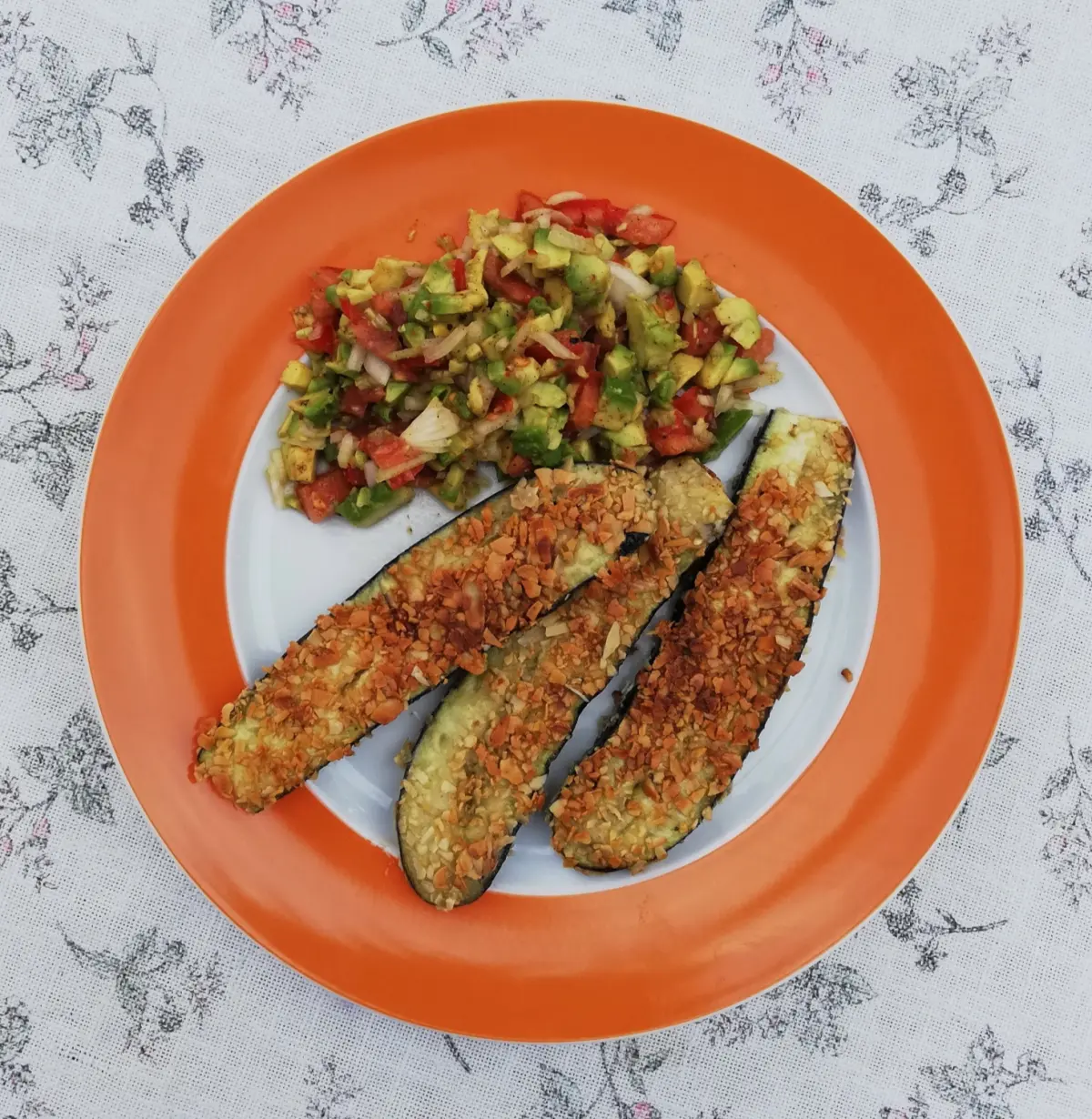 Aubergine mit Salsa